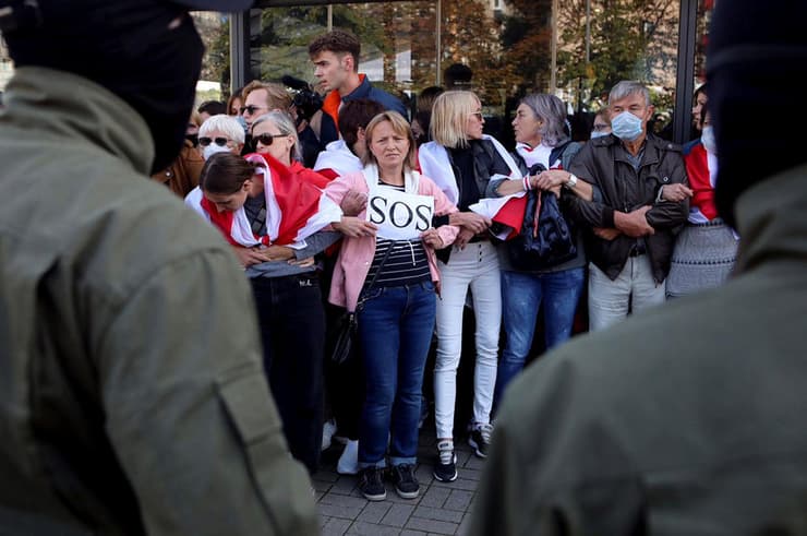 הפגנה בלארוס מינסק מאות נעצרו במחאת נשים נגד אלכסנדר לוקשנקו