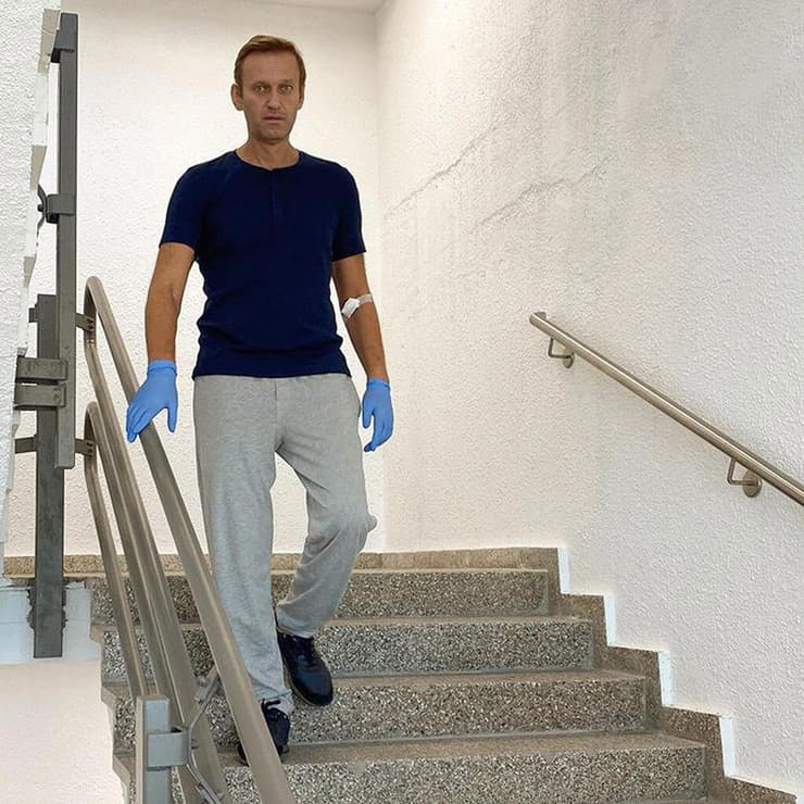רוסיה אלכסיי נבלני מדרגות בית חולים ברלין גרמניה