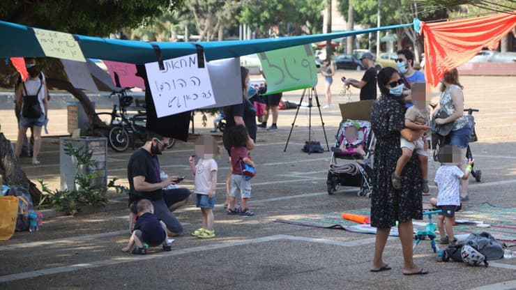 מחאת הורים על סגירת גני הילדים