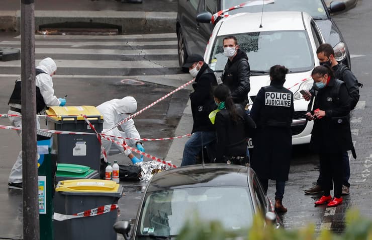 זירת דקירה ב פריז ליד משרדי שרלי הבדו לשעבר צרפת פיגוע טרור