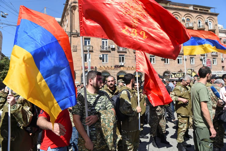 חיילים ארמנים ארמניה אחרי הכרזה על משטר צבאי ב של העימות עם אזרבייג'ן