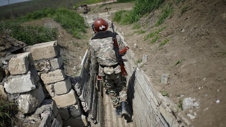 אפריל 2016 כוחות ארמנים ב חבל המחלוקת נגורנו קרבאך שבין אזרבייג'ן לארמניה 