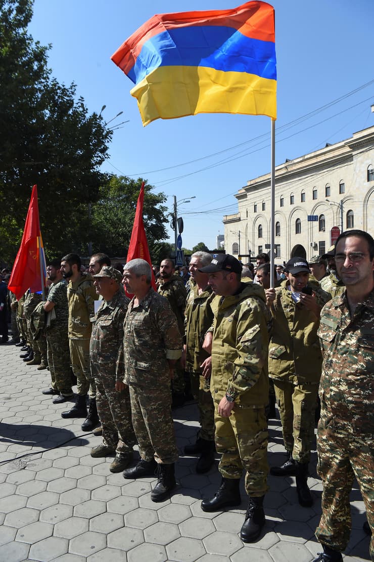 חיילים ארמנים ארמניה אחרי הכרזה על משטר צבאי ב של העימות עם אזרבייג'ן