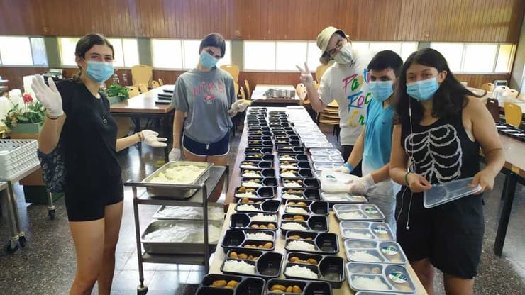 מיזם "מבשלים באהבה" שבמסגרתו הוכנו בקיבוצים על ידי החברות והחברים מעל 5000 מנות מזון מבושלות