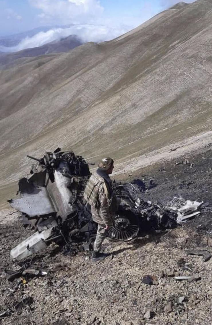 הריסות של מטוס קרב ארמני נגורנו קרבאך אזרבייג'ן ארמניה