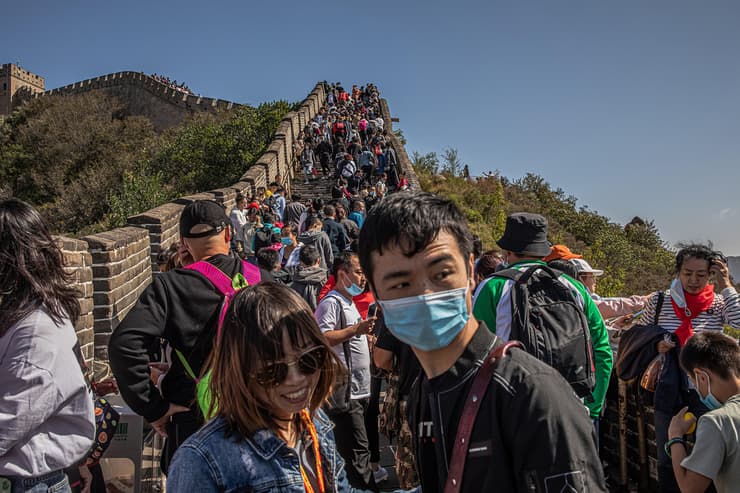 תיירים בכיכר טיין-אן-מן ב בייג'ינג  סין