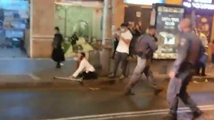 שוטר יס״מ דחף ילד במהלך העימותים בירושלים