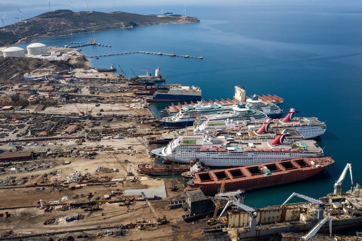 פירוק ספינות תענוגות נמל ב טורקיה