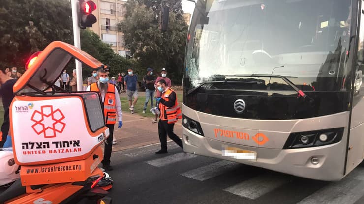 קשיש נהרג מפגיעת אוטובוס בנתניה