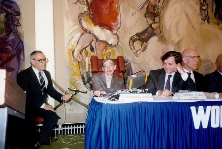 רוג'ר פנרוז עם סטיבן הוקינג בטקס הענקת פרס וולף ב-1988