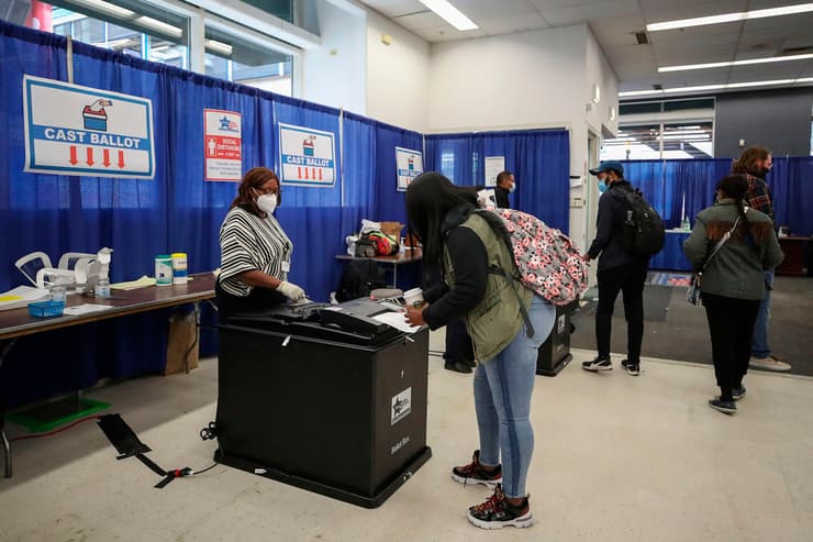 ארה"ב בחירות הצבעה מוקדמת קלפי שיקגו