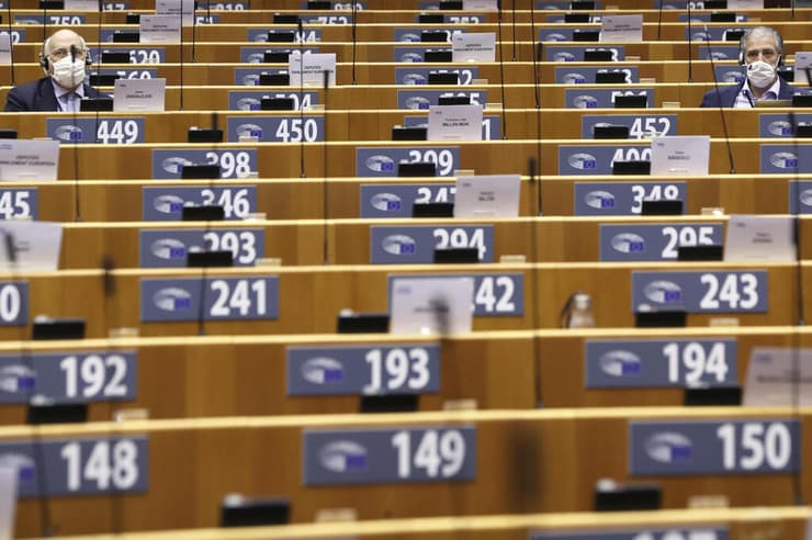 מסכות פנים וריחוק בפרלמנט האירופי בבריסל 