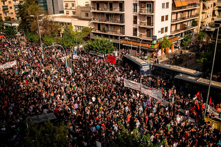 יוון אתונה מחוץ ל בית המשפט הכרעת דין השחר המוזהב מפלגת ימין קיצוני
