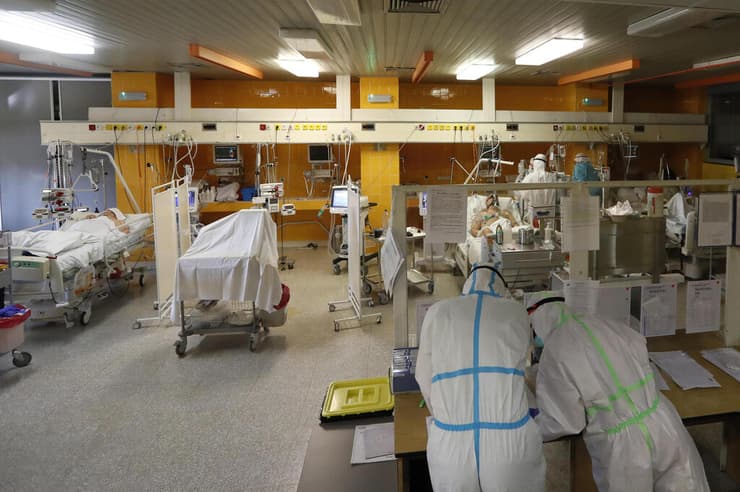 הממשלה רוצה למנוע עומס יתר בבתי החולים. מחלקת קורונה בפראג  
