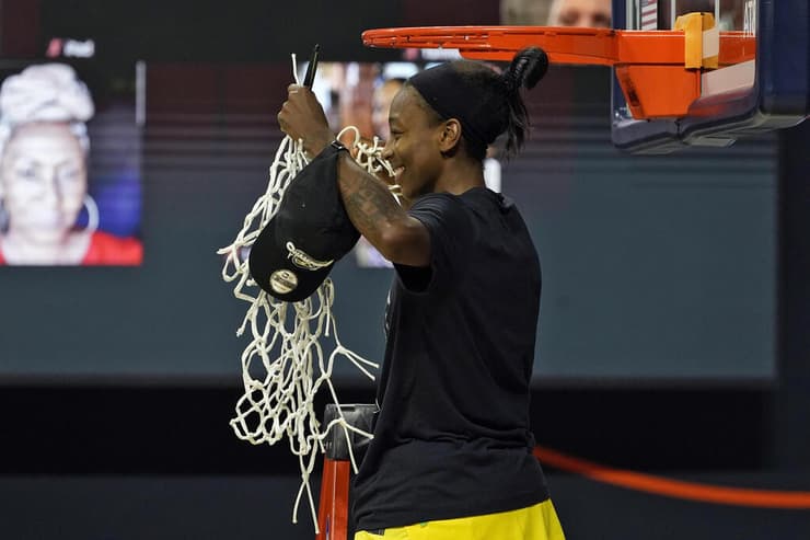 ג'ואל לויד חוגגת זכייה באליפות ה-WNBA