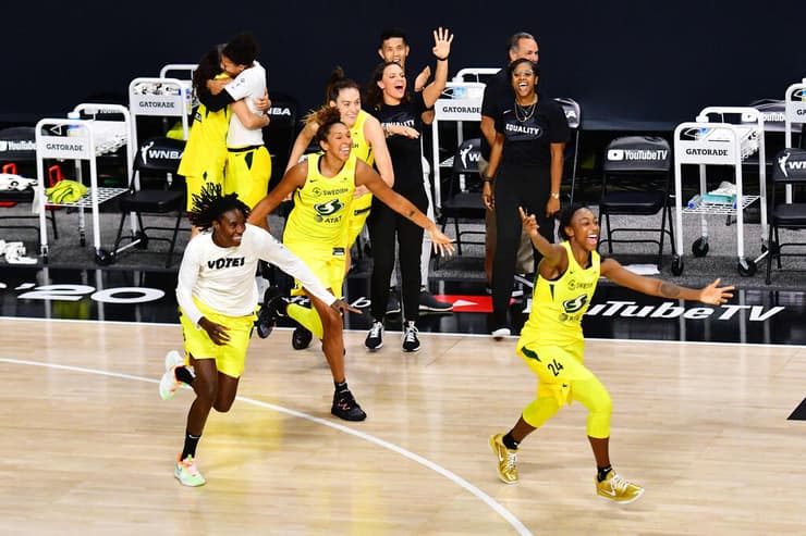 סיאטל סטורם חוגגת זכייה באליפות ה-WNBA