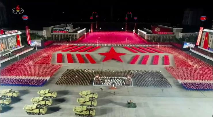 מצעד צבאי ציון 75 שנה מפלגת הפועלים ב פיונגיאנג צפון קוריאה