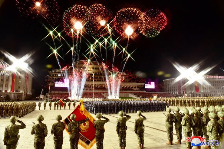 צפון קוריאה 75 שנה לייסוד מפלגת הפועלים מפלגת השלטון מצעד צבאי