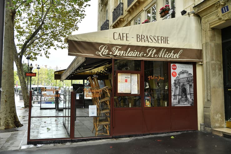 צרפת קורונה גל שני בית קפה ב פריז