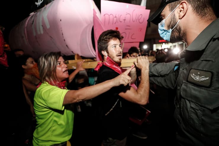 עימותים בין משטרה למפגינים בתל אביב