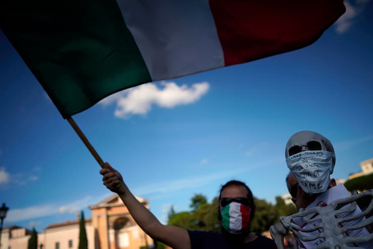 איטליה קורונה גל שני הפגנה נגד הגבלות חדשות רומא