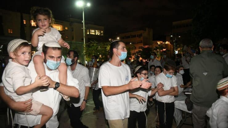 הקפות שמחת תורה ברחבי הארץ בצל הסגר תפשטות הקורונה