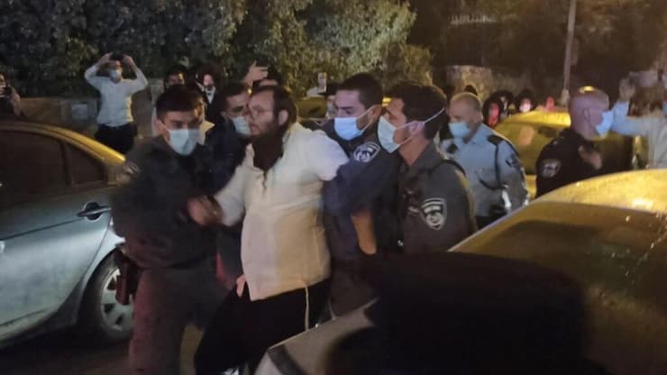 עימותים בין חרדים לשוטרים בשכונת גאולה בירושלים בעקבות התקהלות בזמן הסגר