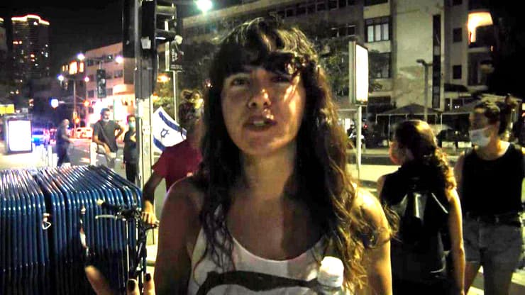רוית, מפגינה בתל אביב
