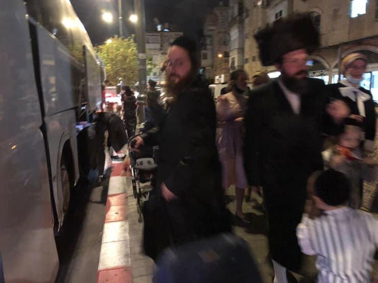 חרדים עוזבים את ירושלים באוטובוסים