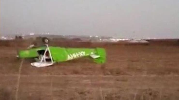 מטוס קל שהגיע לנחיתה במנחת עין ורד פגע בחוט חשמל והתרסק לקרקע