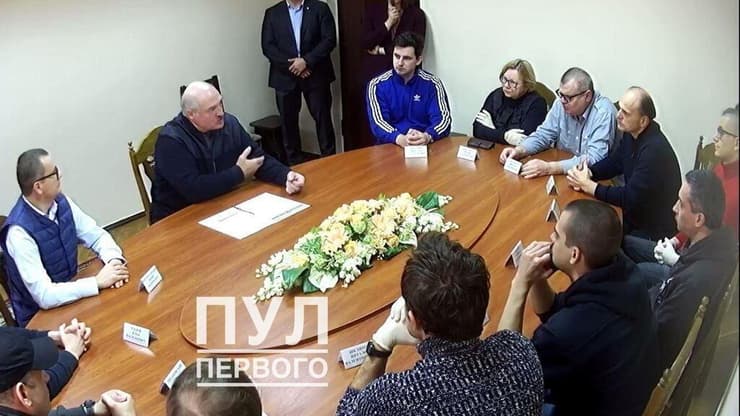 נשיא בלארוס אלכסנדר לוקשנקו נפגש עם ראשי ה אופוזיציה כלא ב מינסק