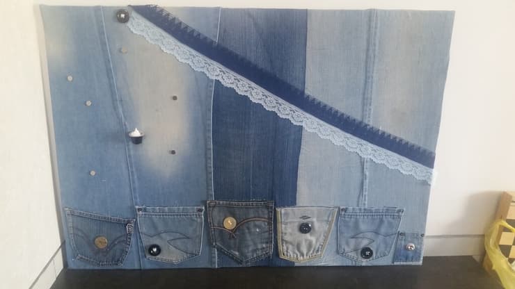 לוח מודעות משאריות ג'ינס