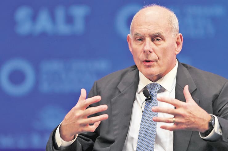 "חשבתי שהוא התכוון לגנרלים של ביסמרק, אבל טראמפ הבהיר - של היטלר". ג'ון קלי (צילום: AP) ג'ון קלי