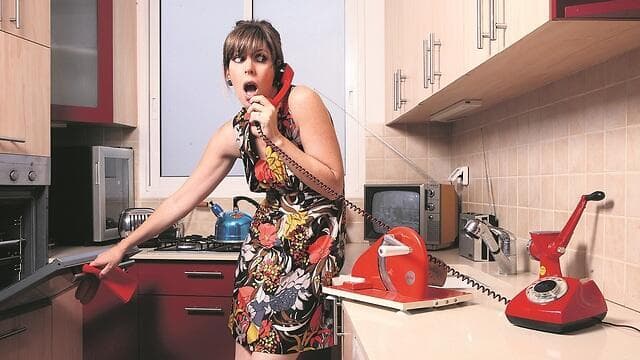 קול במטבח ביתה בימים עליזים יותר