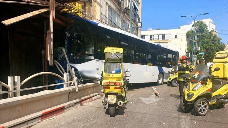 תאונת אוטובוס בגבעתיים