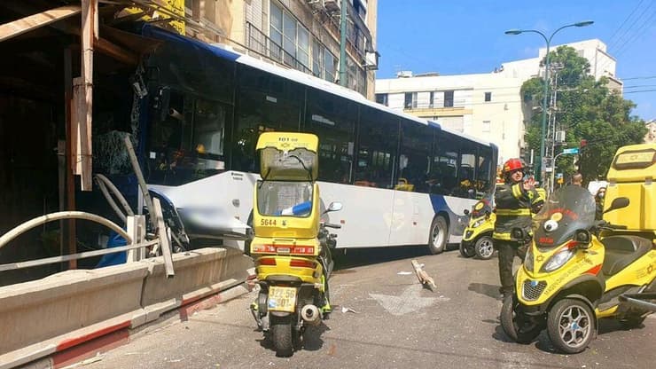 תאונת אוטובוס בגבעתיים