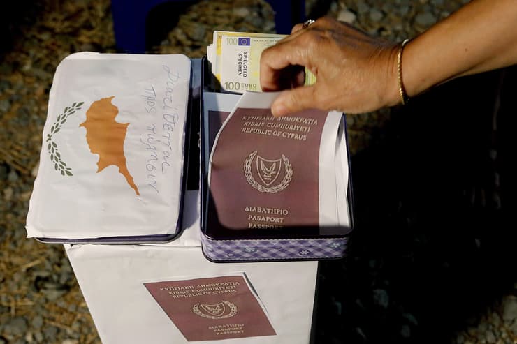 קפריסין ניקוסיה מפגינים פרשת דרכוני הזהב דרכון זהב דרכונים