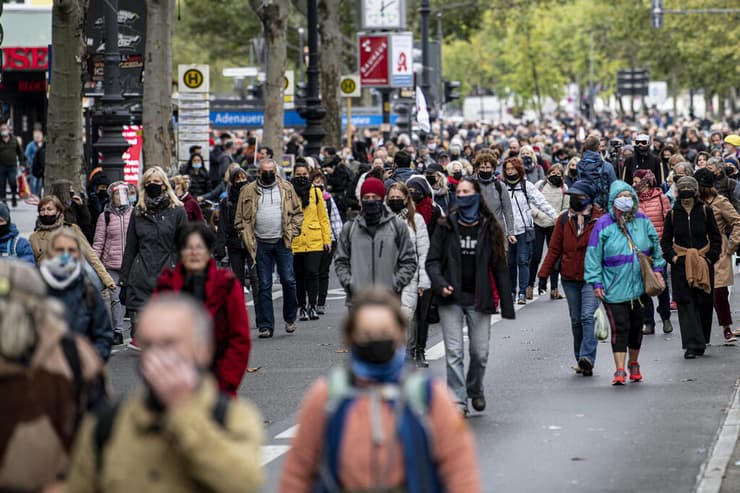 גרמניה הפגנה ברלין נגד הגבלות קורונה צעדה שקטה