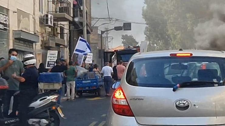 בעלי עסקים שורפים צמיגים בתל אביב במחאה על הסגר