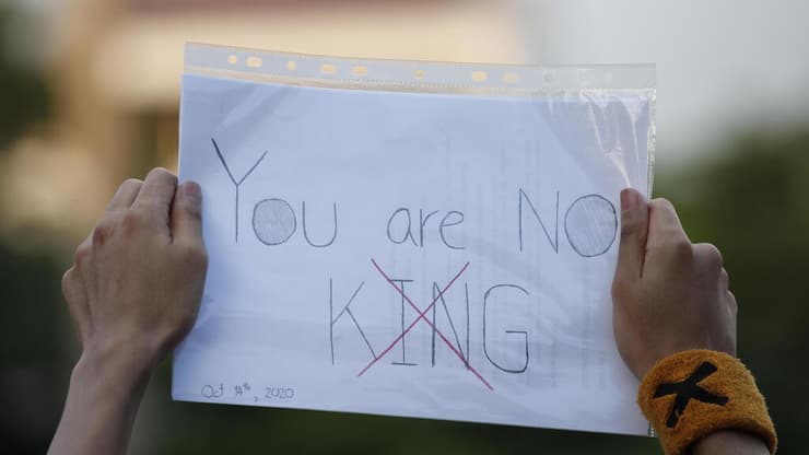 מפגינים נגד המלך ורה"מ בתאילנד