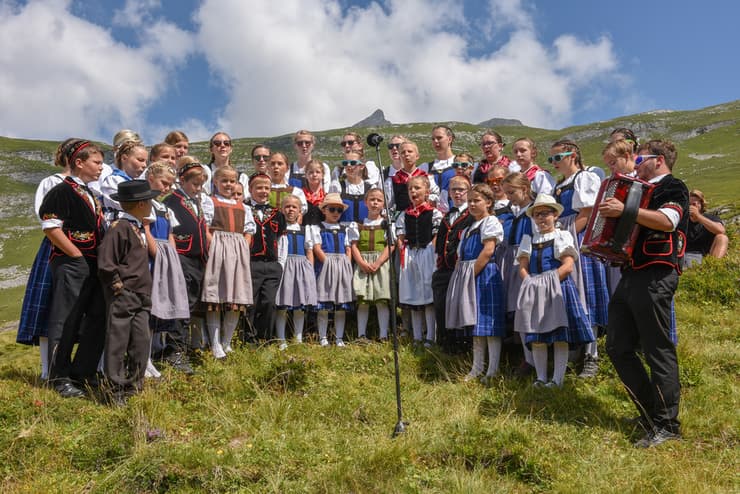 שווייץ קורונה מופע יודל קונצרט ארכיון