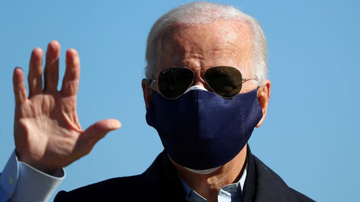 ג'ו ביידן עם מסכה כפולה ב צפון קרוליינה בחירות ארה"ב