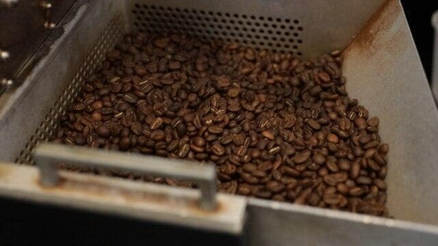 סגירת בתי הקפה פוגעת גם בחקלאים המגדלים את הפולים עבור הקפה שאנחנו שותים