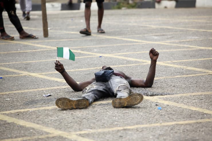 הפגנה ב לאגוס ניגריה נגד ירי ב מפגינים