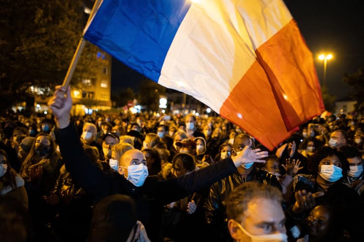 הפגנה לזכר ה מורה סמואל פאטי בפרבר ליד פריז שבו נרצח ב פיגוע צרפת