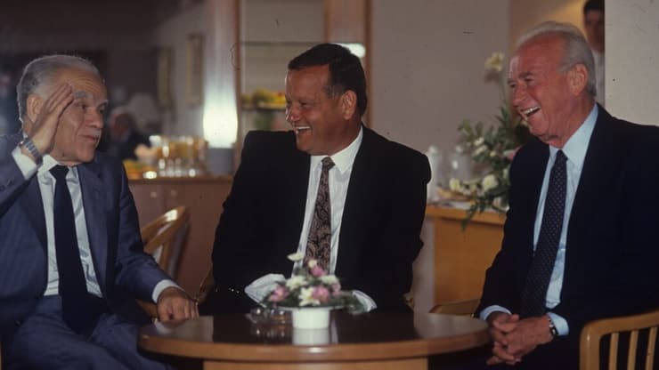 יצחק רבין, דן שילון ויצחק שמיר בעימות שנערך ל"ידיעות אחרונות" ב-1992