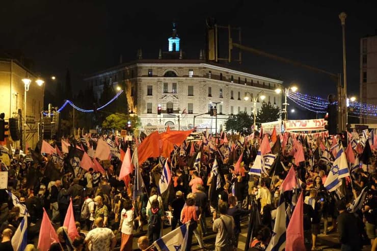 הפגנה ושיירת התקווה של הדגלים השחורים ממשכן הכנסת לבלפור
