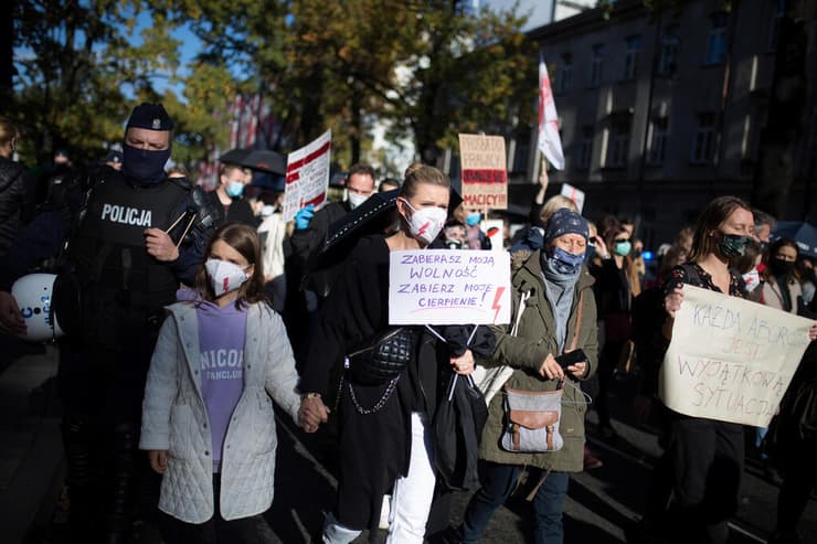 הפגנה מחאה נגד איסור הפלות הפלה פולין ורשה
