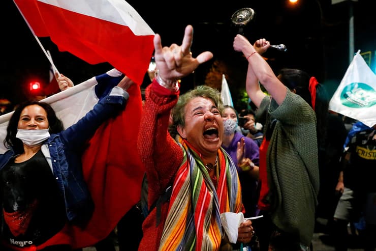 חגיגות ב סנטיאגו צ'ילה משאל עם בעד ביטול ה חוקה של פינושה