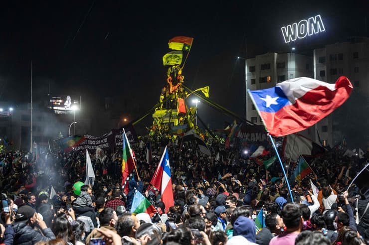 חגיגות ב סנטיאגו צ'ילה משאל עם בעד ביטול ה חוקה של פינושה